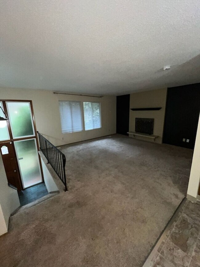 Building Photo - Nice Beckonridge Home near Chambers Bay golf course