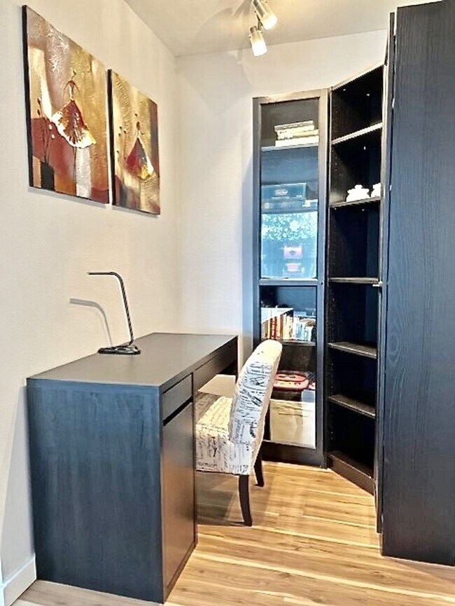 Building Photo - Furnished Cozy 1 Bedroom / 1 Bath Condo - ...