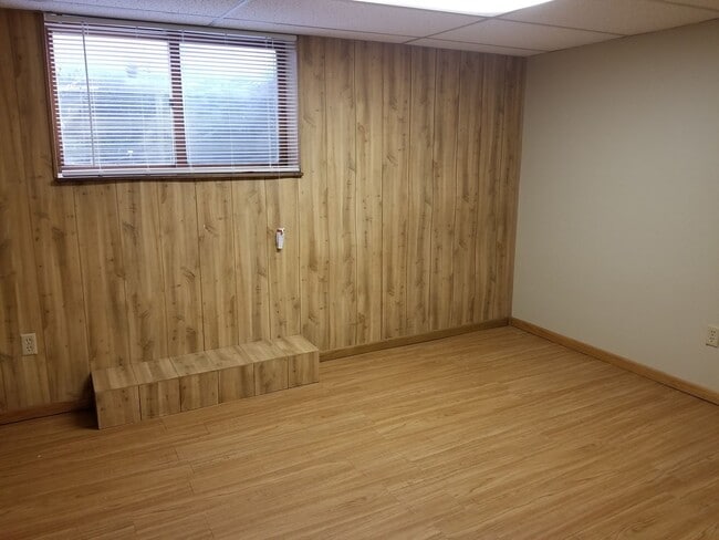 Building Photo - 1419 Bemidji Ave N