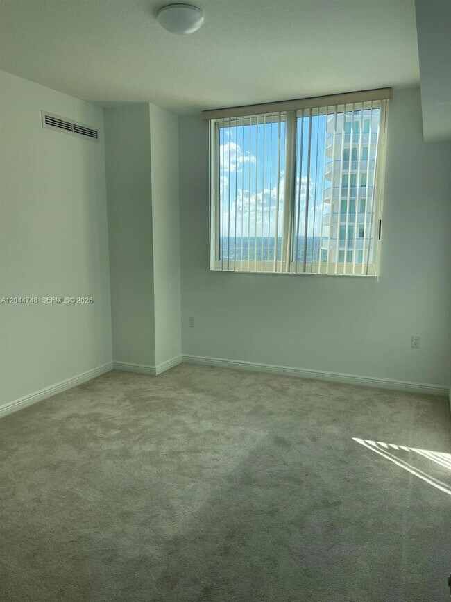 Building Photo - 1755 E Hallandale Beach Blvd