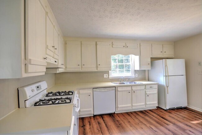 Building Photo - 2640 Tritt Ln