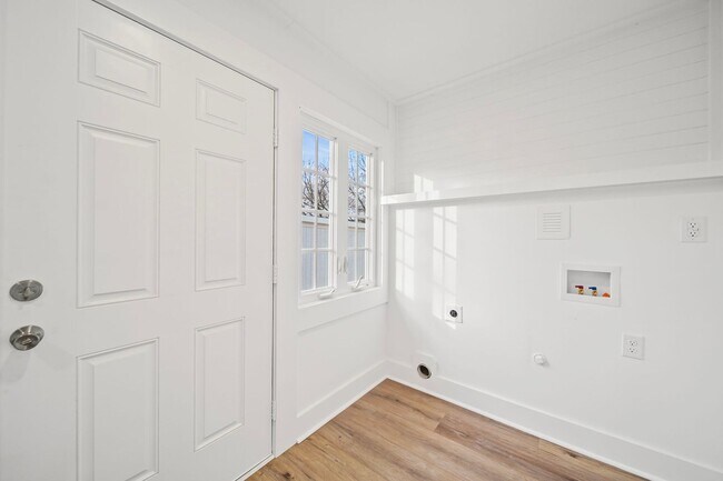 Building Photo - 1703 Lowder St