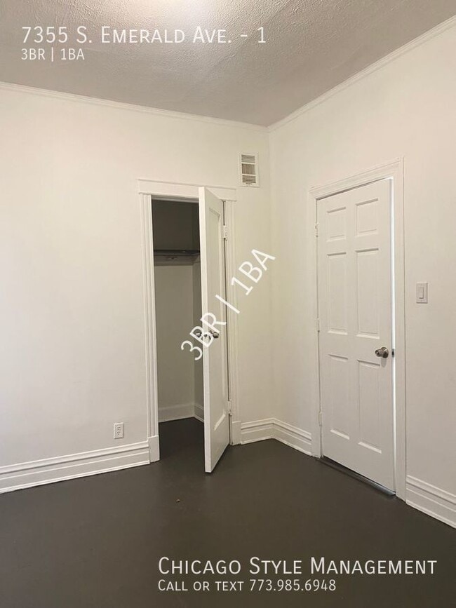 Building Photo - Generous Living Space