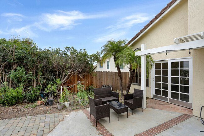 Building Photo - 4 Bed | 3 Bath | 1,979 Sq. Ft. | Stunning ...