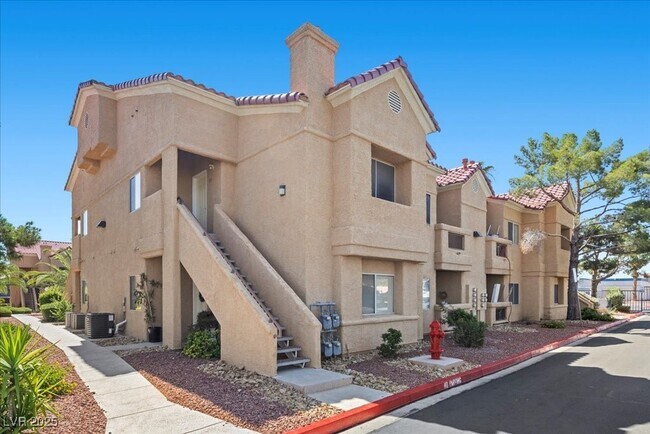 Building Photo - 900 Heavenly Hills Ct
