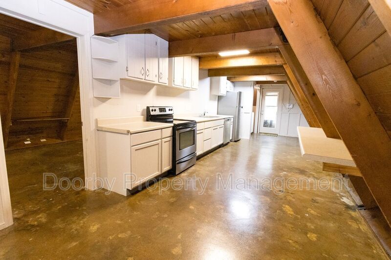 Building Photo - 3109 Ellis Ave