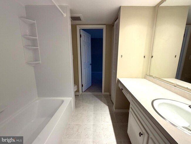 Building Photo - 277 W Chelsea Cir