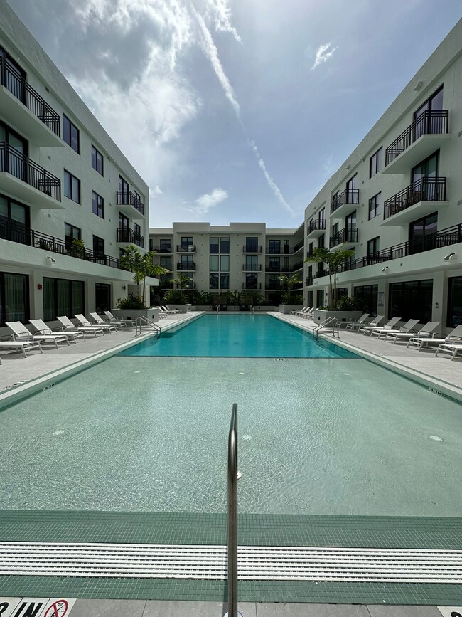 Building Photo - 28 NE 1st Ct