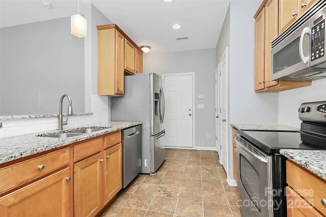 Building Photo - 1340 Hammond Dr
