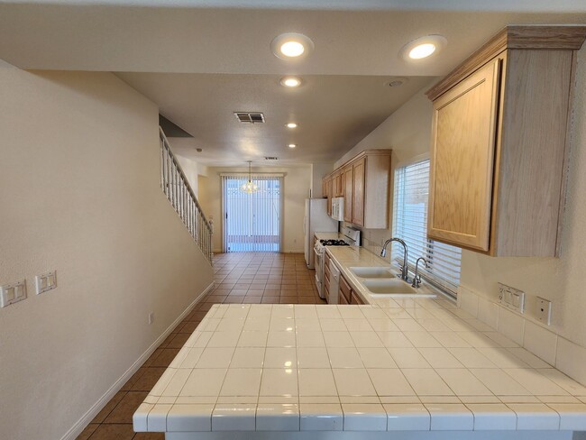 Building Photo - Nice 3 bedroom 2.5 bath home in a gated co...