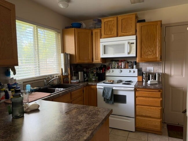 Building Photo - Cozy PG 3-Bedroom -- Large Fenced Yard