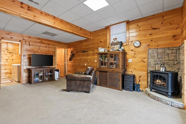 Building Photo - 21 Trails End Ln