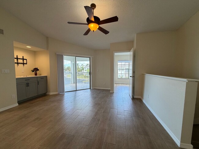 Building Photo - ANNUAL RENTAL - 2ND FLOOR 1 BED PLUS DEN/1 BATH CONDO IN GRANADA LAKES!