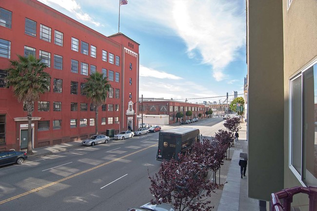 Building Photo - Stylish Live/Work Loft 1 Block from Caltrain