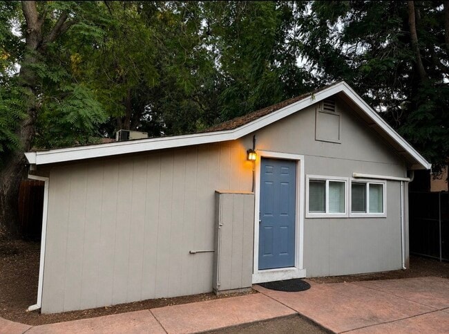 Building Photo - 1230 Ivy St