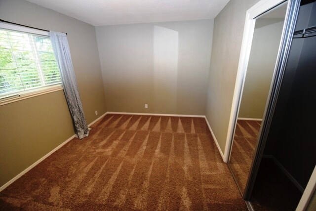 Building Photo - 1141 Avon Way