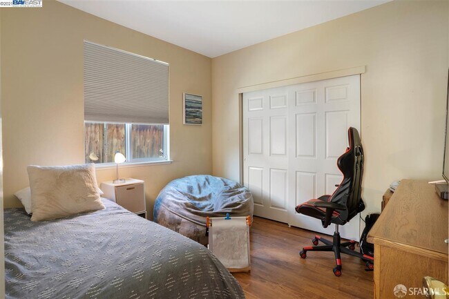 Building Photo - 699 Flemish Ct
