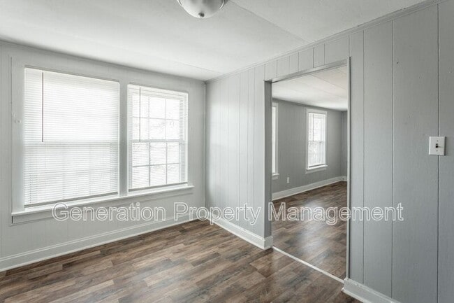 Building Photo - 311 Hedgewood Dr