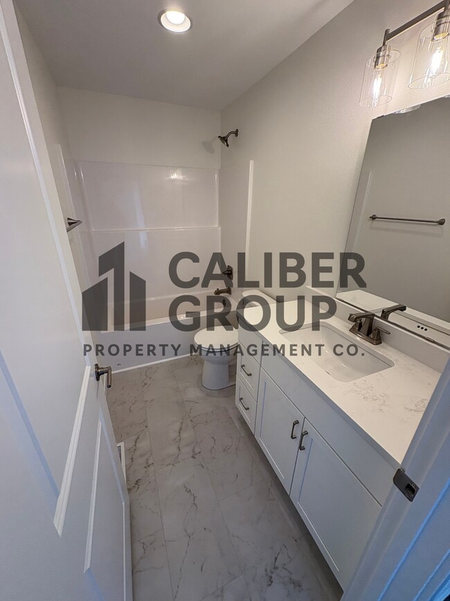 Building Photo - 3 Bd 1 Ba Condo for rent in Waterloo, IA