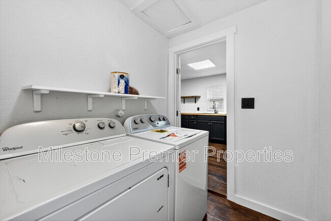 Building Photo - 1129 W Owings St