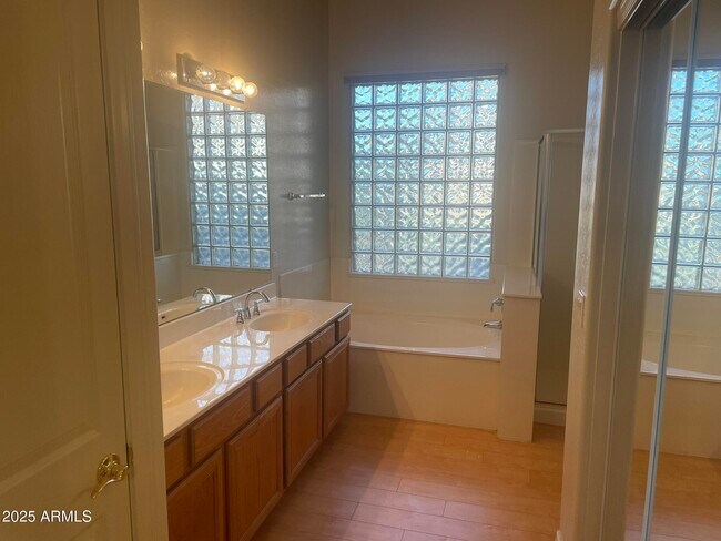 Building Photo - 2165 W Olive Way