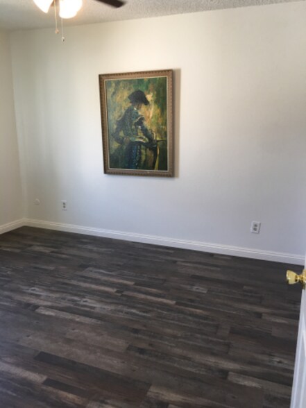 Building Photo - 161 W Ave 28