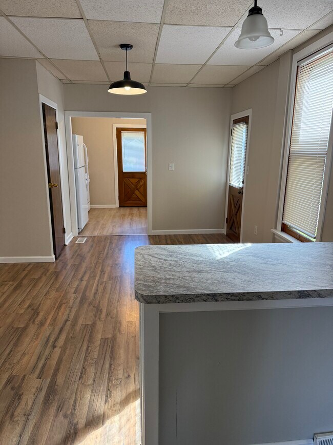 Building Photo - 402 4th St