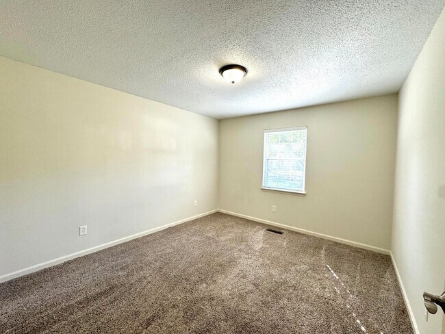 Building Photo - 5609 Landrum Dr