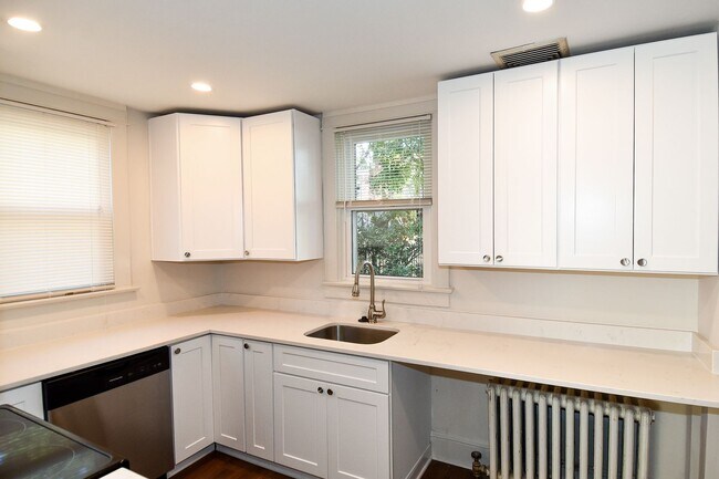 Building Photo - 633 24th St S