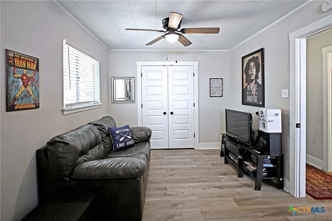 Building Photo - 553 Scenic Dr