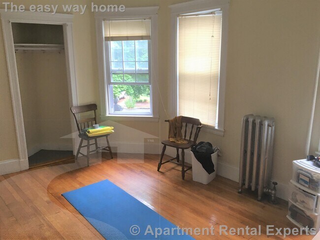 Building Photo - 158 Magazine St