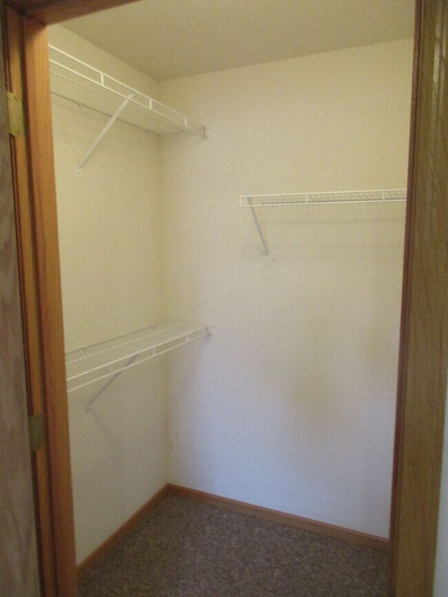 Building Photo - 3 Bedroom, 2 Bath