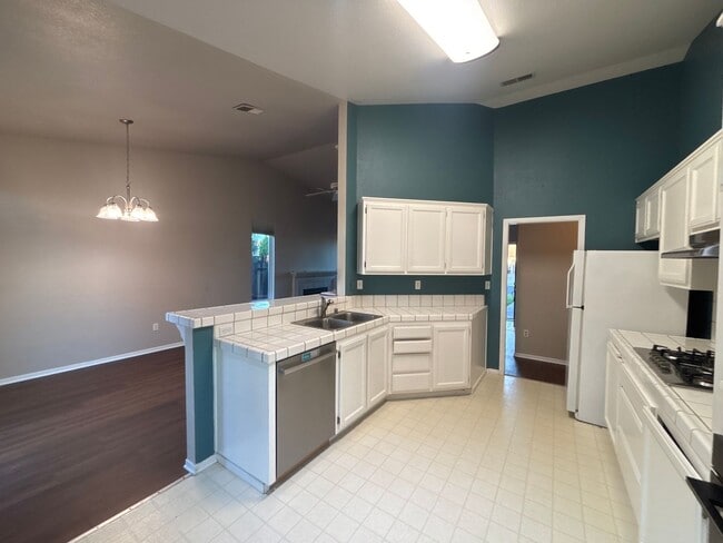 Building Photo - Single story located in Oakley within desirable Vintage Parkway neighborhood!!