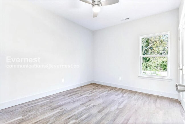 Building Photo - 1617 Roanoke Ave