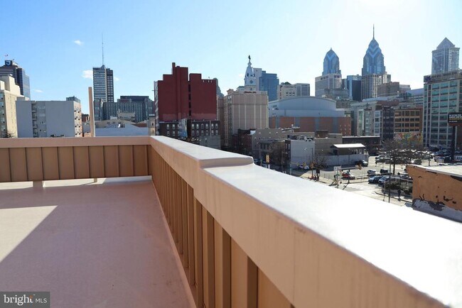 Building Photo - 1231 Vine St