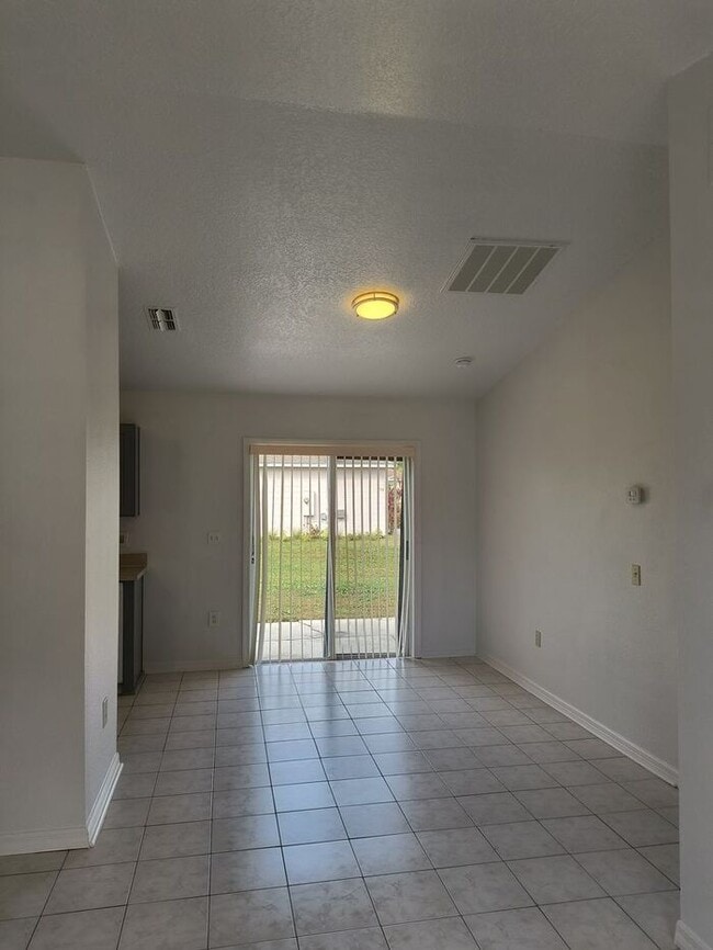 Building Photo - Single Family Home in Poinciana, FREE RENT!!!!