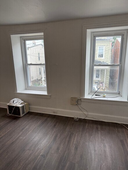 Building Photo - 27 Meehan Ave