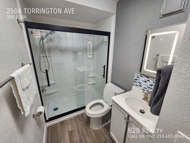 Building Photo - 2506 Torrington Ave