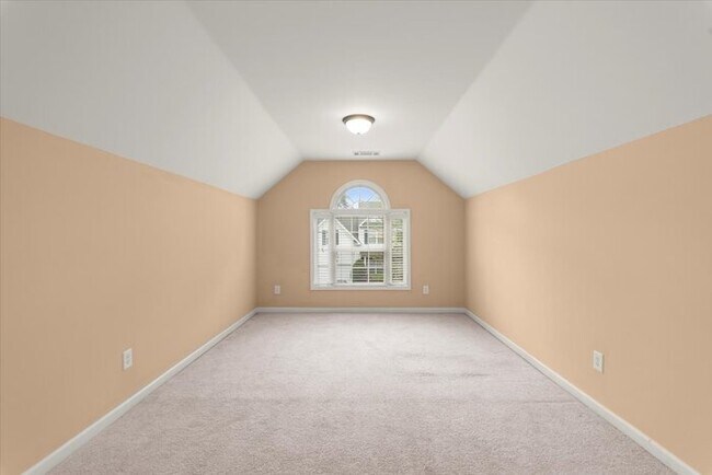 Building Photo - 5 Bedroom in Buford. Great School