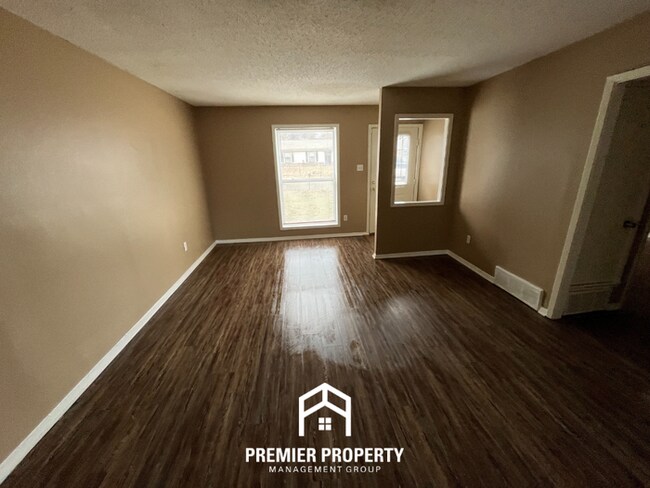 Building Photo - 3 Bedroom Home for Rent in Memphis | Formal Dining Room & Fenced Yard
