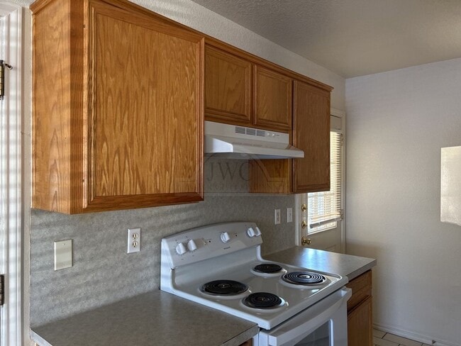 Building Photo - 902 McDaniel Cir