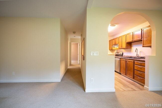 Building Photo - $2,800/ 2 Bed/ 1 Bath/ 2 Parking Hidden in the Heights - Your Private Green Escape on O'ahu