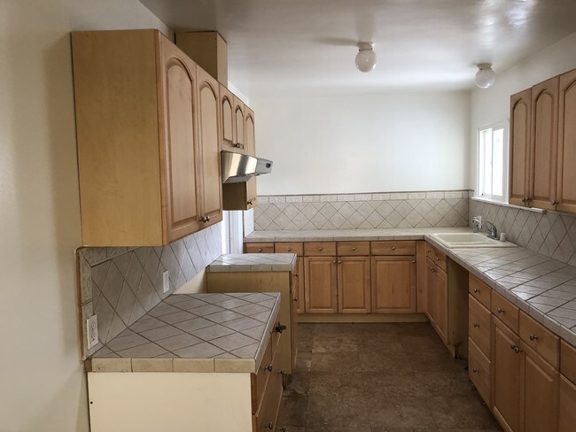 Kitchen - 4105 Scott St