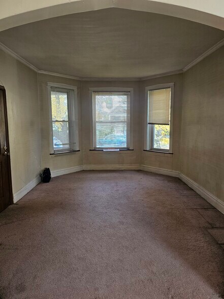 Building Photo - 1731 W Berwyn Ave