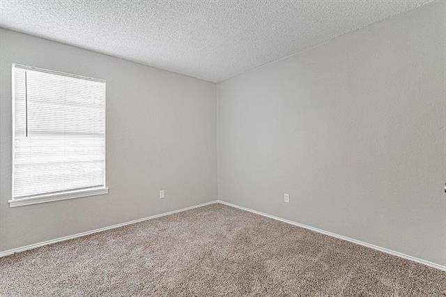 Building Photo - 836 NW Summercrest Blvd