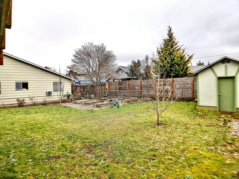 Building Photo - 2746 SE 73rd Ave