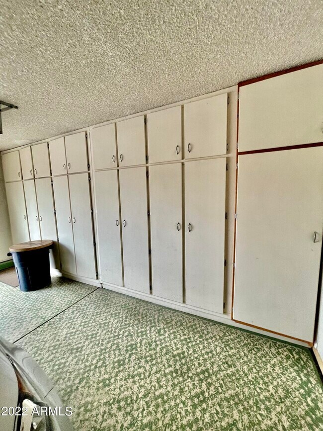 Building Photo - 10867 W Emerald Dr