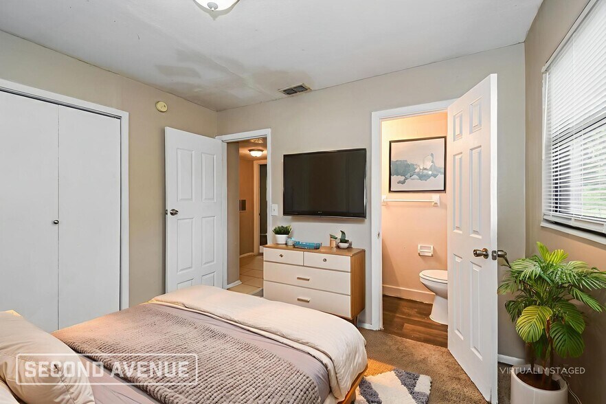 Building Photo - 2318 Looking Glass Ln