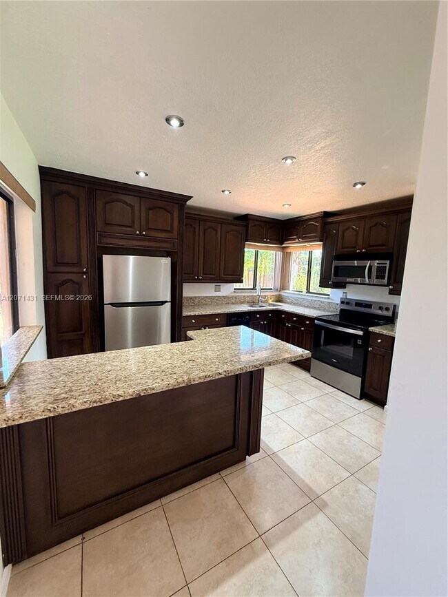 Building Photo - 9645 SW 148th Pl