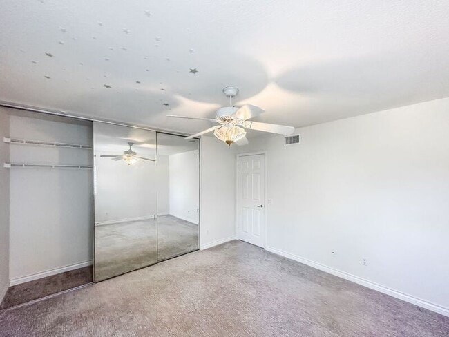 Building Photo - 32971 N Peak Dr